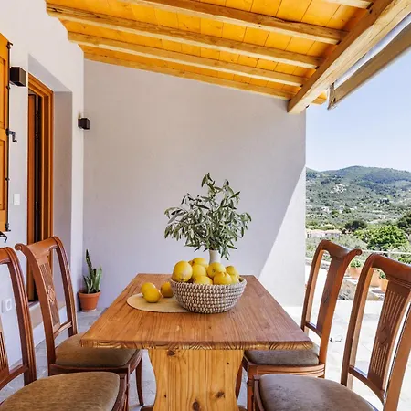 Astraea - Modern Comfort Near Town *