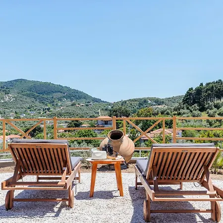 Astraea - Modern Comfort Near Town *